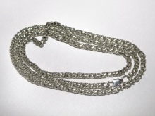 Срібні ланцюжки (112 фото): жіночі моделі на шию і на руку зі срібла з позолотою, 925 проби з кульками, як їх вибрати