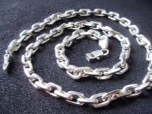 Срібні ланцюжки (112 фото): жіночі моделі на шию і на руку зі срібла з позолотою, 925 проби з кульками, як їх вибрати