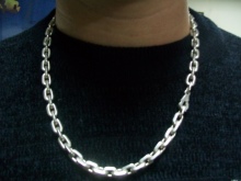 Срібні ланцюжки (112 фото): жіночі моделі на шию і на руку зі срібла з позолотою, 925 проби з кульками, як їх вибрати