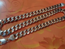 Срібні ланцюжки (112 фото): жіночі моделі на шию і на руку зі срібла з позолотою, 925 проби з кульками, як їх вибрати