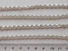 Срібні ланцюжки (112 фото): жіночі моделі на шию і на руку зі срібла з позолотою, 925 проби з кульками, як їх вибрати