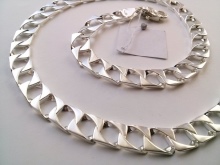 Срібні ланцюжки (112 фото): жіночі моделі на шию і на руку зі срібла з позолотою, 925 проби з кульками, як їх вибрати