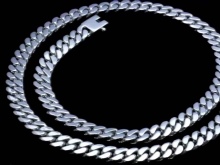 Срібні ланцюжки (112 фото): жіночі моделі на шию і на руку зі срібла з позолотою, 925 проби з кульками, як їх вибрати