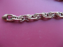 Срібні ланцюжки (112 фото): жіночі моделі на шию і на руку зі срібла з позолотою, 925 проби з кульками, як їх вибрати