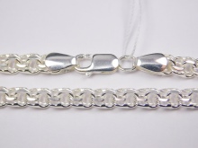 Срібні ланцюжки (112 фото): жіночі моделі на шию і на руку зі срібла з позолотою, 925 проби з кульками, як їх вибрати