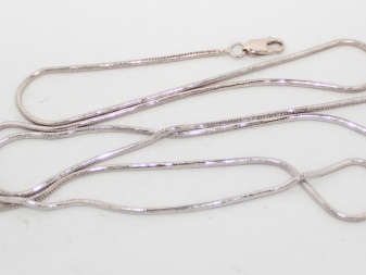 Срібні ланцюжки (112 фото): жіночі моделі на шию і на руку зі срібла з позолотою, 925 проби з кульками, як їх вибрати