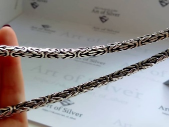 Срібні ланцюжки (112 фото): жіночі моделі на шию і на руку зі срібла з позолотою, 925 проби з кульками, як їх вибрати