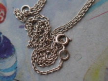 Срібні ланцюжки (112 фото): жіночі моделі на шию і на руку зі срібла з позолотою, 925 проби з кульками, як їх вибрати