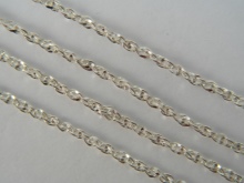 Срібні ланцюжки (112 фото): жіночі моделі на шию і на руку зі срібла з позолотою, 925 проби з кульками, як їх вибрати