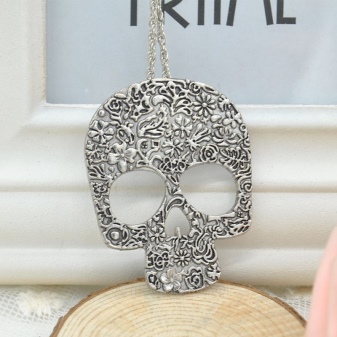 Срібні ланцюжки (112 фото): жіночі моделі на шию і на руку зі срібла з позолотою, 925 проби з кульками, як їх вибрати