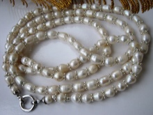 Срібні ланцюжки (112 фото): жіночі моделі на шию і на руку зі срібла з позолотою, 925 проби з кульками, як їх вибрати