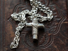 Срібні ланцюжки (112 фото): жіночі моделі на шию і на руку зі срібла з позолотою, 925 проби з кульками, як їх вибрати