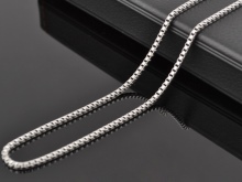 Срібні ланцюжки (112 фото): жіночі моделі на шию і на руку зі срібла з позолотою, 925 проби з кульками, як їх вибрати