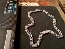 Срібні ланцюжки (112 фото): жіночі моделі на шию і на руку зі срібла з позолотою, 925 проби з кульками, як їх вибрати