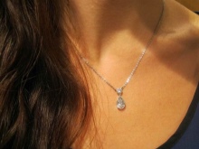 Срібні ланцюжки (112 фото): жіночі моделі на шию і на руку зі срібла з позолотою, 925 проби з кульками, як їх вибрати