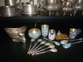 Срібна посуд (22 фото): користь і шкода тарілок з срібла. Як вибрати набір? Як почистити посріблену посуд в домашніх умовах?