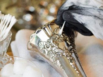 Срібна посуд (22 фото): користь і шкода тарілок з срібла. Як вибрати набір? Як почистити посріблену посуд в домашніх умовах?