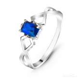 Срібне кільце з фианитом (69 фото): моделі з чорними та зеленими фіанітами з срібла, аметистом і кільце-доріжка з емаллю