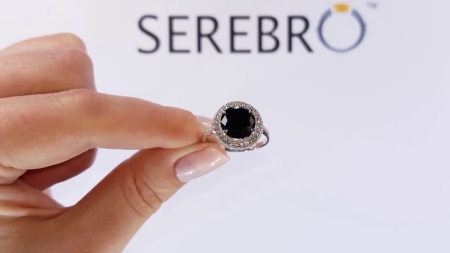 Срібне кільце з фианитом (69 фото): моделі з чорними та зеленими фіанітами з срібла, аметистом і кільце-доріжка з емаллю