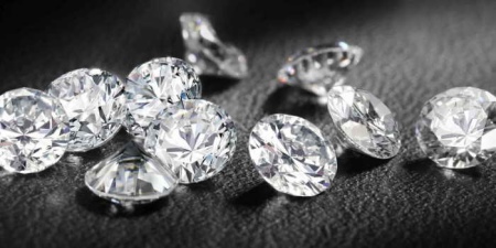 Срібне кільце з фианитом (69 фото): моделі з чорними та зеленими фіанітами з срібла, аметистом і кільце-доріжка з емаллю