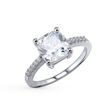 Срібне кільце з фианитом (69 фото): моделі з чорними та зеленими фіанітами з срібла, аметистом і кільце-доріжка з емаллю