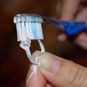 Срібне кільце з фианитом (69 фото): моделі з чорними та зеленими фіанітами з срібла, аметистом і кільце-доріжка з емаллю