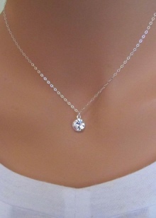 Срібний кулон (69 фото): моделі з смарагдом і з аметистом для жінок, у вигляді дракона або лисиці і оберіг з сапфіром