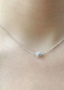 Срібний кулон (69 фото): моделі з смарагдом і з аметистом для жінок, у вигляді дракона або лисиці і оберіг з сапфіром