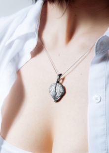 Срібний кулон (69 фото): моделі з смарагдом і з аметистом для жінок, у вигляді дракона або лисиці і оберіг з сапфіром