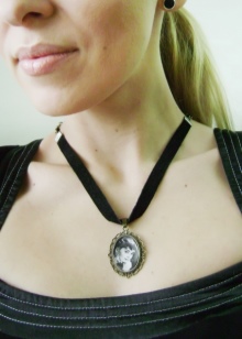 Срібний кулон (69 фото): моделі з смарагдом і з аметистом для жінок, у вигляді дракона або лисиці і оберіг з сапфіром