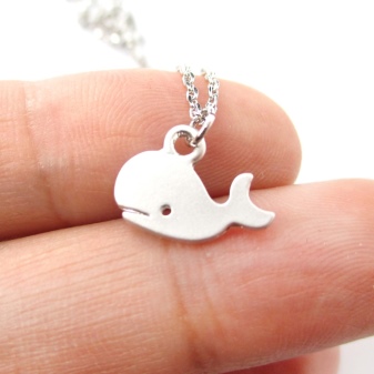 Срібний кулон (69 фото): моделі з смарагдом і з аметистом для жінок, у вигляді дракона або лисиці і оберіг з сапфіром