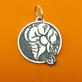 Срібний кулон (69 фото): моделі з смарагдом і з аметистом для жінок, у вигляді дракона або лисиці і оберіг з сапфіром