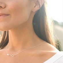 Срібний кулон (69 фото): моделі з смарагдом і з аметистом для жінок, у вигляді дракона або лисиці і оберіг з сапфіром