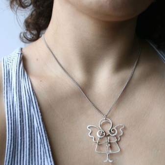 Срібний кулон (69 фото): моделі з смарагдом і з аметистом для жінок, у вигляді дракона або лисиці і оберіг з сапфіром