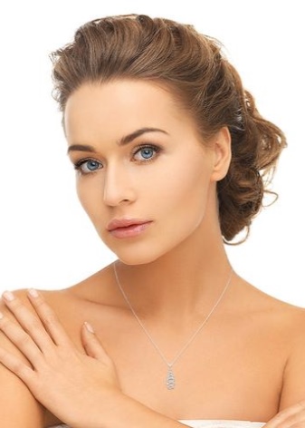 Срібний кулон (69 фото): моделі з смарагдом і з аметистом для жінок, у вигляді дракона або лисиці і оберіг з сапфіром