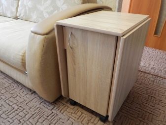 Стіл-трансформер для вітальні (62 фото): розкладні обідні круглі столи і розсувні столи-тумби, складні столи-консолі і інші моделі в зал