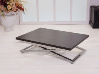 Стіл-трансформер для вітальні (62 фото): розкладні обідні круглі столи і розсувні столи-тумби, складні столи-консолі і інші моделі в зал