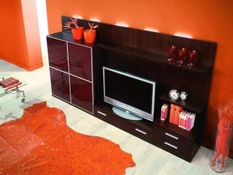 Стінки під телевізор у вітальню (62 фото): вибираємо стінки під ТВ в сучасному і іншому стилі. Моделі з гіпсокартону під великий телевізор в залі й інші варіанти