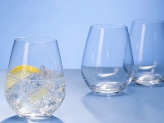 Стакани для коктейлів (18 фото): коктейльні склянки для молочних напоїв, пластикові склянки з кришкою і трубочкою, інші варіанти