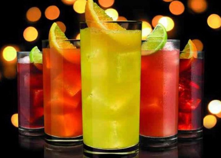 Стакани для коктейлів (18 фото): коктейльні склянки для молочних напоїв, пластикові склянки з кришкою і трубочкою, інші варіанти