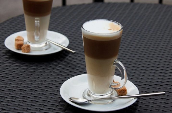 Стакани для коктейлів (18 фото): коктейльні склянки для молочних напоїв, пластикові склянки з кришкою і трубочкою, інші варіанти