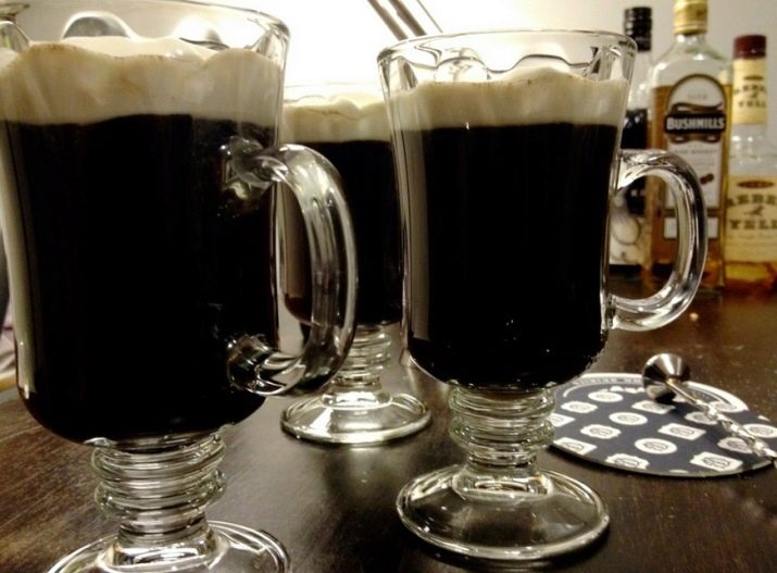 Стакани для коктейлів (18 фото): коктейльні склянки для молочних напоїв, пластикові склянки з кришкою і трубочкою, інші варіанти