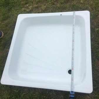 Сталеві душові піддони: емальовані піддони 800х800 мм, 70х70, 90х90 і 90х100 см, глибокі квадратні піддони із сталі і інші