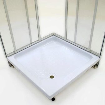 Сталеві душові піддони: емальовані піддони 800х800 мм, 70х70, 90х90 і 90х100 см, глибокі квадратні піддони із сталі і інші