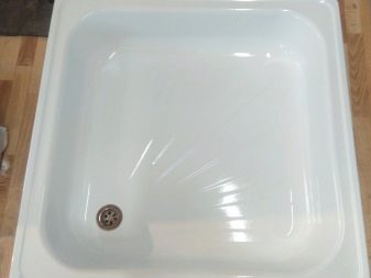 Сталеві душові піддони: емальовані піддони 800х800 мм, 70х70, 90х90 і 90х100 см, глибокі квадратні піддони із сталі і інші