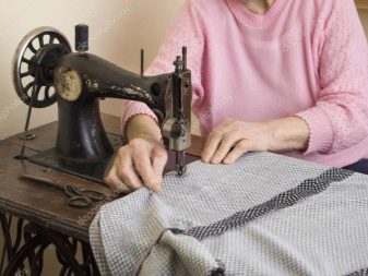 Старі швейні машинки (33 фото): як заправити нитку в машину? Як налаштувати ручні і ножні моделі? Як правильно користуватися?
