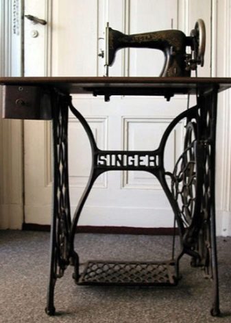 Старовинні швейні машини Singer (22 фото): що цінного в старовинних машинах від Зінгера? Як налаштувати раритет? Огляд антикварних моделей