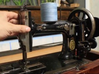 Старовинні швейні машини Singer (22 фото): що цінного в старовинних машинах від Зінгера? Як налаштувати раритет? Огляд антикварних моделей