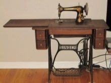 Старовинні швейні машини Singer (22 фото): що цінного в старовинних машинах від Зінгера? Як налаштувати раритет? Огляд антикварних моделей