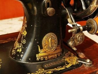 Старовинні швейні машини Singer (22 фото): що цінного в старовинних машинах від Зінгера? Як налаштувати раритет? Огляд антикварних моделей